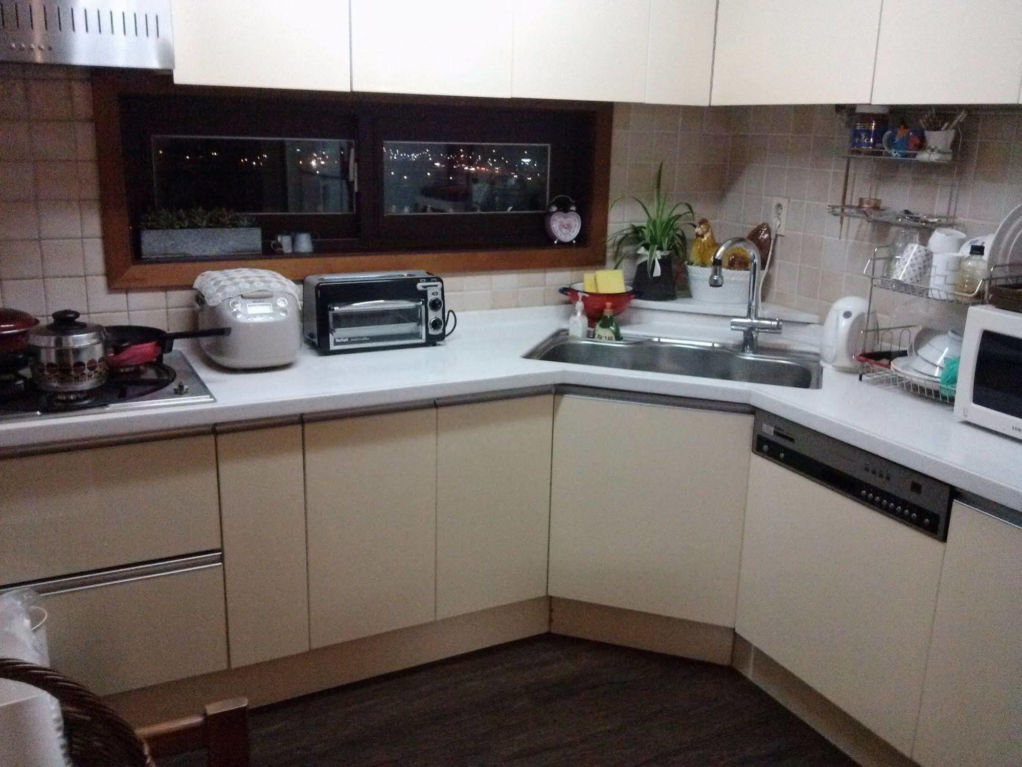 K Star Road Guesthouse - Hostel Seoul Ngoại thất bức ảnh