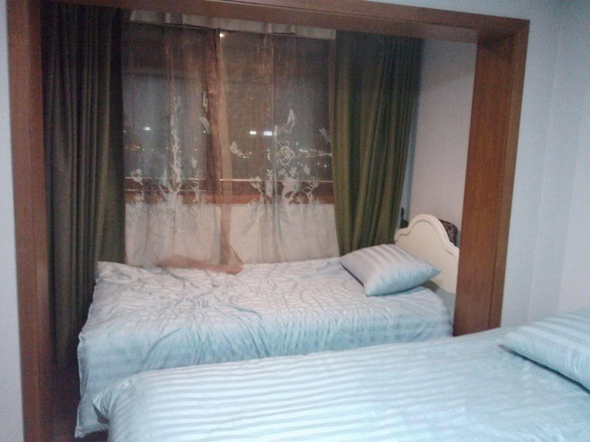 K Star Road Guesthouse - Hostel Seoul Ngoại thất bức ảnh