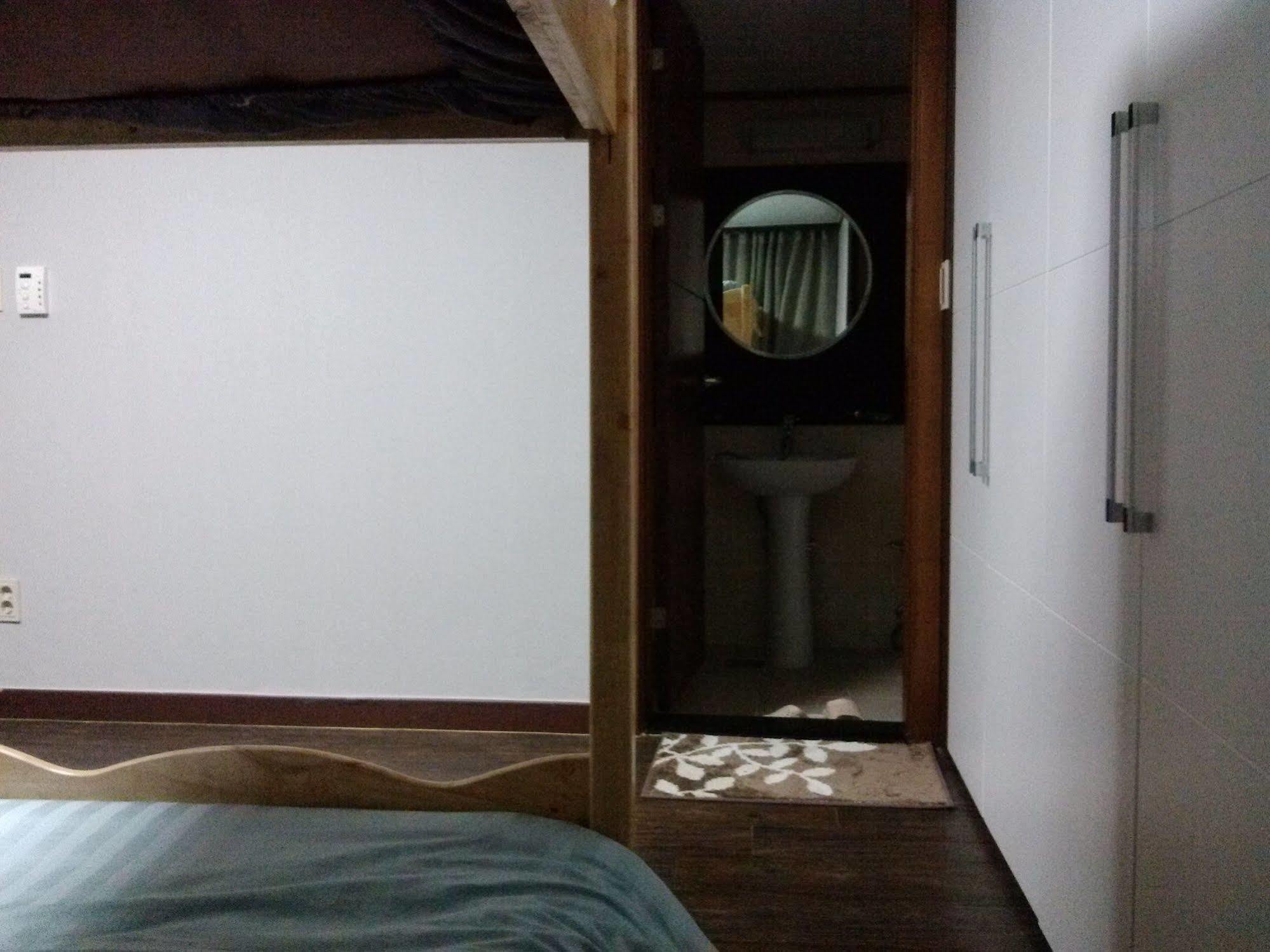 K Star Road Guesthouse - Hostel Seoul Ngoại thất bức ảnh