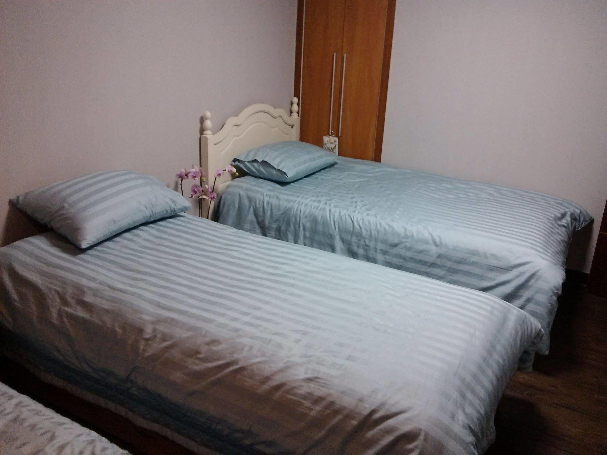 K Star Road Guesthouse - Hostel Seoul Ngoại thất bức ảnh