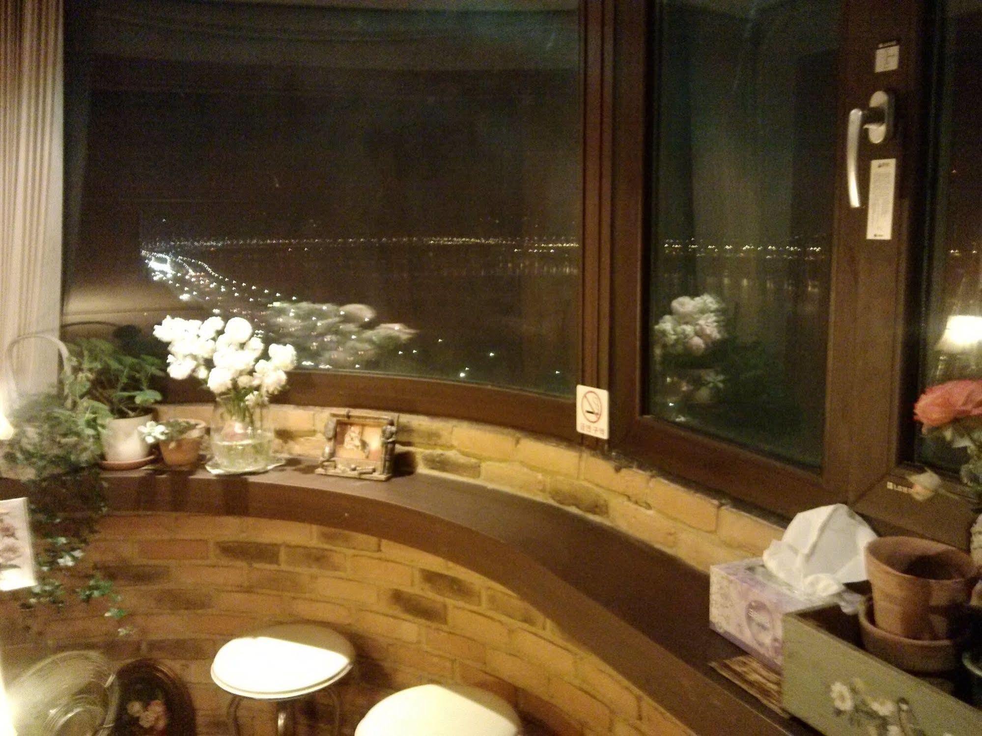 K Star Road Guesthouse - Hostel Seoul Ngoại thất bức ảnh